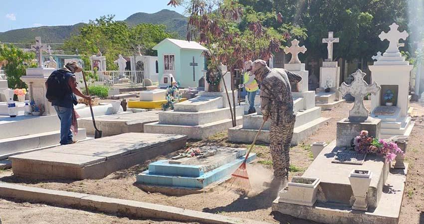 Inician los trabajos de limpieza en panteones municipales de La Paz