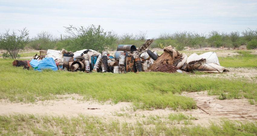 Continúan trabajando con el retiro de residuos peligrosos en Las Pocitas