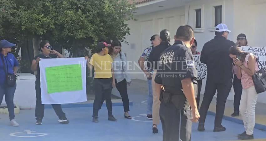 Protestan ciudadanos de Cabo San Lucas; exigen abastecimiento de agua Protestan ciudadanos de Cabo San Lucas; exigen abastecimiento de agua