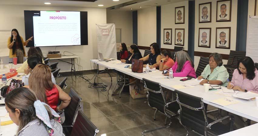 Capacitan a supervisoras y jefas de sector para fortalecer la educación preescolar en BCS Capacitan a supervisoras y jefas de sector para fortalecer la educación preescolar en BCS