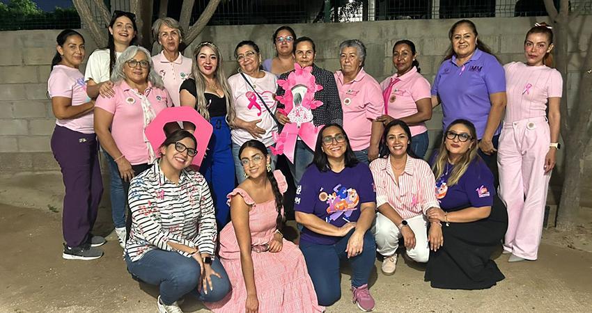 Promueve Ayuntamiento La Paz prevención del cáncer de mama mediante encuentro con mujeres