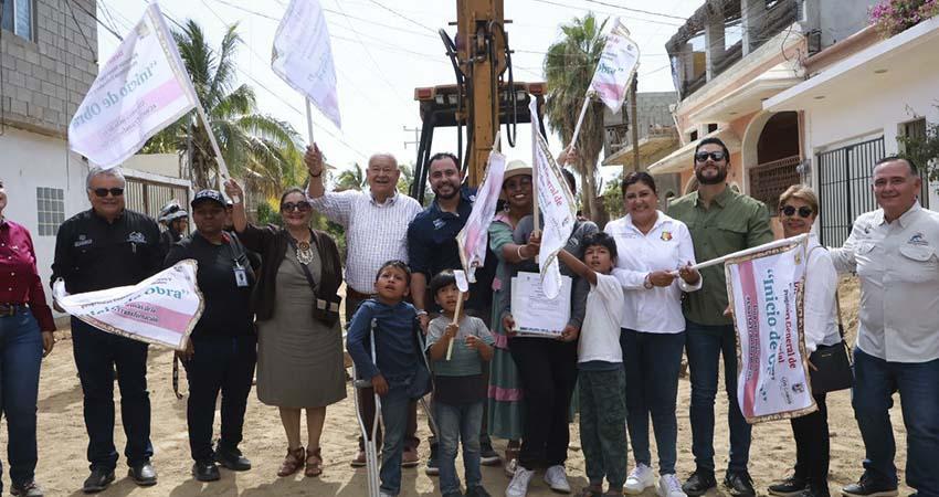 Gobernador Castro Cosío pone en marcha trabajos de pavimentación en la colonia Cangrejos de CSL