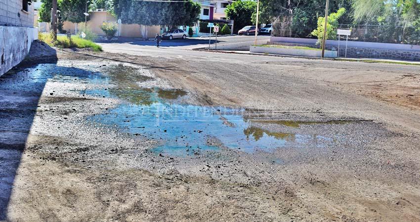 De nuevo se manifiesta El Esterito: Pintan bardas contra Distrito Malecón y derrames de agua