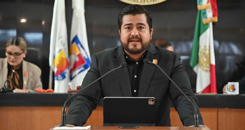Diputado Omar Torres presenta iniciativa para implementar cámaras corporales en la policía de BCS