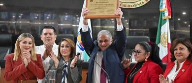 Reconoce Congreso de BCS la trayectoria humanista y académica del Dr. Jorge Alberto Vale Sánchez