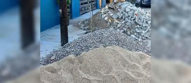 Supervisan inspectores de vía pública 92 predios obstruidos en La Paz