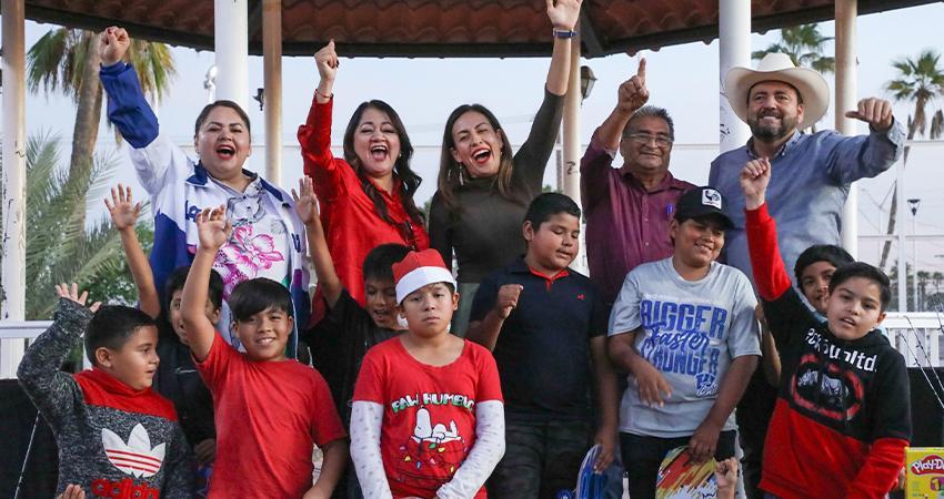 Celebra Milena Quiroga las fiestas decembrinas con vecinos de El Centenario