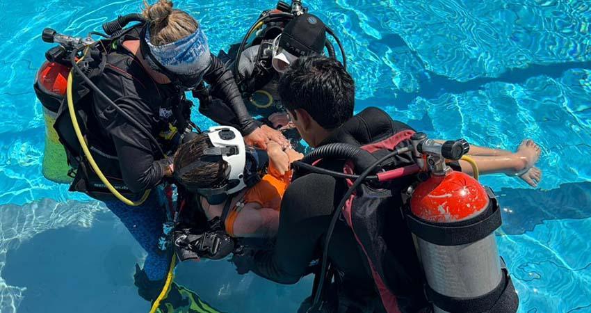 Más de 15 personas con discapacidad participan en la primera jornada de buceo inclusivo 2026 en La Paz