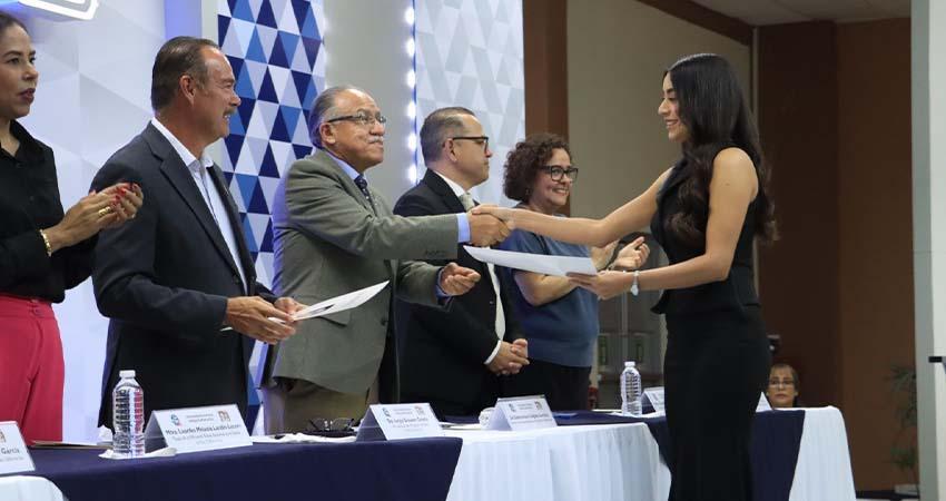 Entrega UABCS 268 títulos y grados académicos a egresadas y egresados de todo el estado