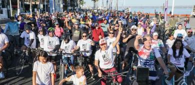 Impulsa Milena Quiroga paz y vida saludable mediante rodada junto a más de 200 paceños