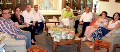 Recibe UABCS valiosa donación bibliográfica del Lic. Ángel César Mendoza Arámburo