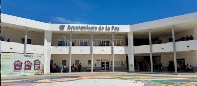 Con diálogo y acuerdos, la alcaldesa impulsa el ordenamiento del comercio en el Malecón de La Paz