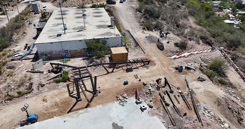 Avanza la construcción del mirador y escalinata en Colina de la Cruz