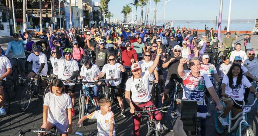 Impulsa Milena Quiroga paz y vida saludable mediante rodada junto a más de 200 paceños