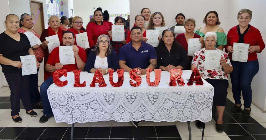 Capacitan a más de 100 personas en oficios para fortalecer la economía familiar en La Paz