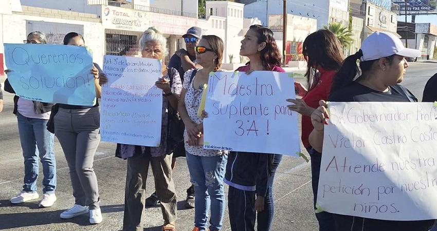 Escala conflicto en kínder de La Paz: padres bloquean calles y SEP acusa “falta de voluntad” y desinformación