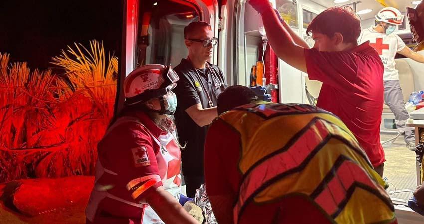 Un hombre atrapado en fosa séptica es rescatado luego de siete horas