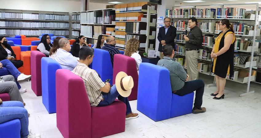 Recibe UABCS donación de acervo bibliográfico para su Biblioteca Central
