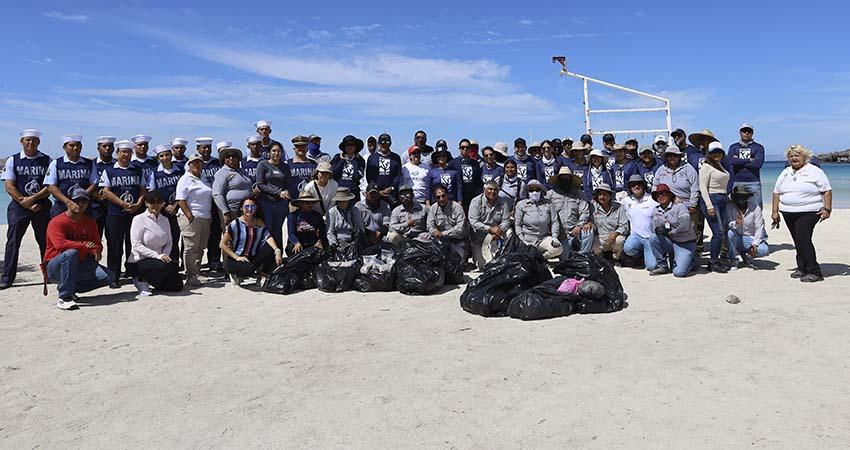 Recolectan 380 kilogramos de desechos en Macrolimpieza de la playa Pichilingue