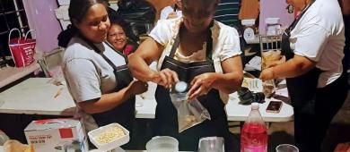 Capacita Ayuntamiento de La Paz e ICATEBCS, a mujeres de Laguna Azul