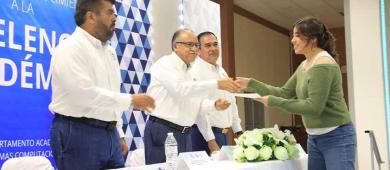 Reconoce UABCS a estudiantes con mejores promedios del Departamento Académico de Sistemas Computacionales