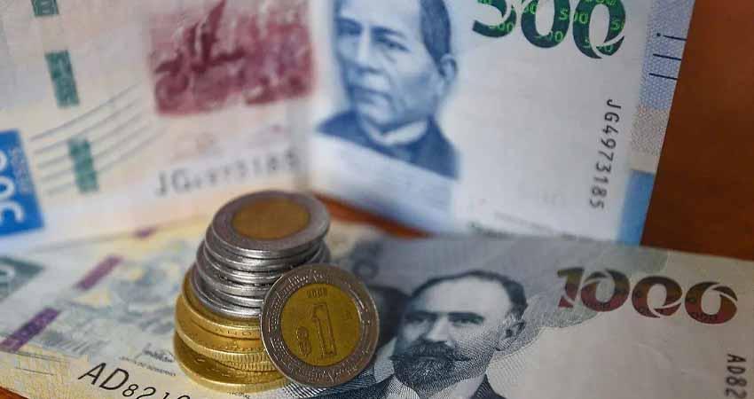 El peso mexicano se deprecia 2.61 % en abril, pero registra avance en lo que va del año
