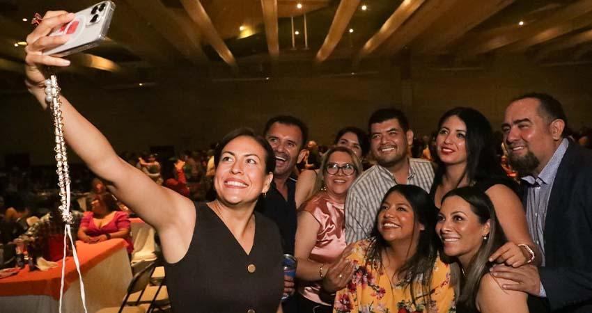 Milena Quiroga refrenda respaldo y reconocimiento al magisterio paceño