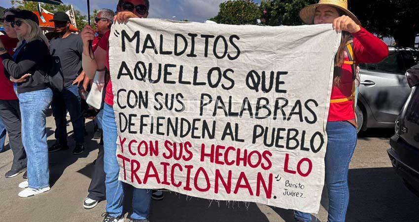 Acusan maestros afectaciones salariales y omisión sindical en Baja California Sur