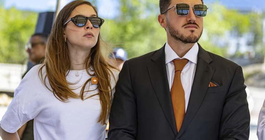 Morena denuncia a Samuel García y Mariana Rodríguez por presunto peculado