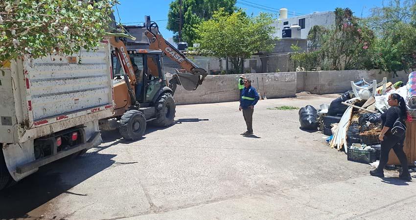 Atiende la alcaldesa de La Paz, el Esterito con jornada de descacharrización