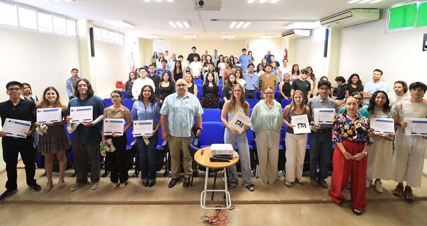 Biología Marina de la UABCS reconoce excelencia académica y presenta proyectos de investigación estudiantil