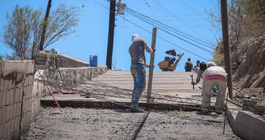 Edith Aguilar anuncia pavimentación con concreto hidráulico en acceso a Costa Azul, parte alta