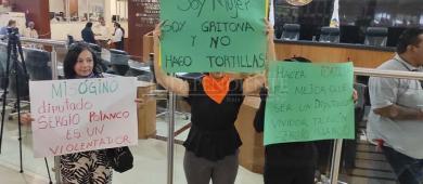 Protestan en Congreso BCS contra Sergio Polanco por comentarios sobre mujeres