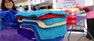 Supera UABCS meta del “Tejetón de la Inclusión” con más de 500 cuadros tejidos