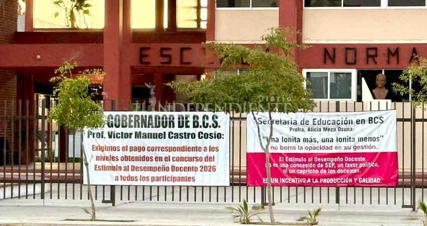 Advierte gobernador que no pagarán más bonos a docentes de la Normal Urbana