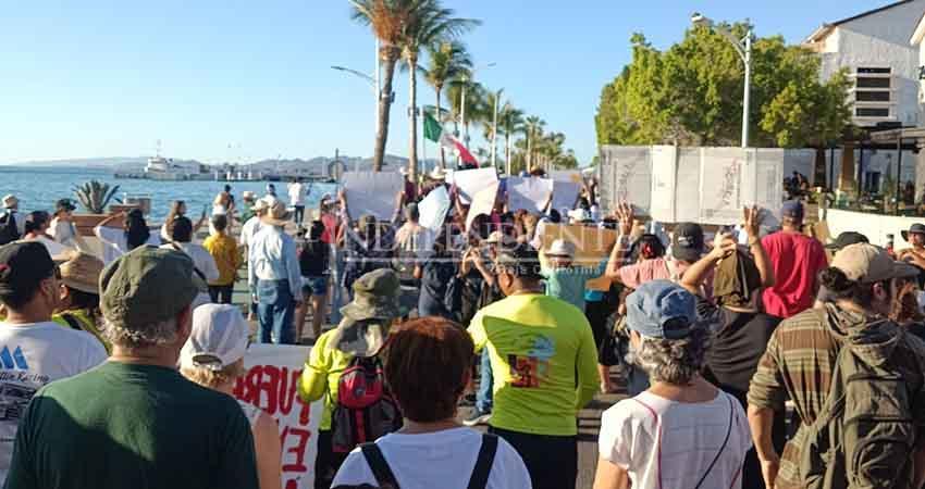 Más de mil personas marchan en La Paz en defensa de Sierra La Laguna; exigen frenar proyecto