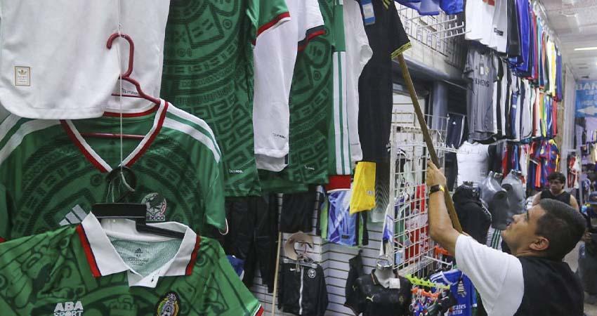 Denuncian que se venderán más de 400 mdp en artículos ‘pirata’ del Mundial        4