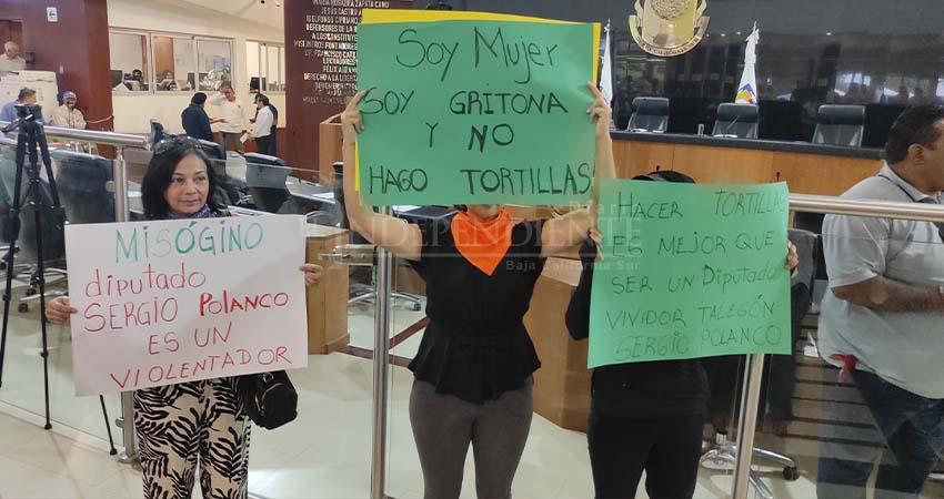 Protestan en Congreso BCS contra Sergio Polanco por comentarios sobre mujeres