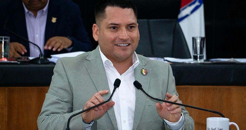 Propone el legislador Erick Agúndez tipificar la zoofilia y el abuso sexual animal como delito en BCS