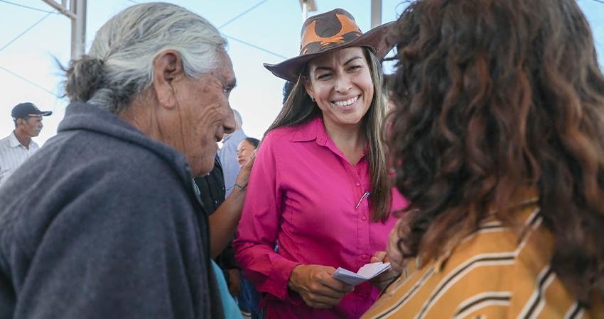 Refuerza la alcaldesa de La Paz el abasto de agua en San Evaristo y El Pardito
