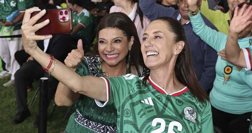 Sheinbaum decide no ir al Fan Fest del Zócalo y acude al del Deportivo Los Galeana