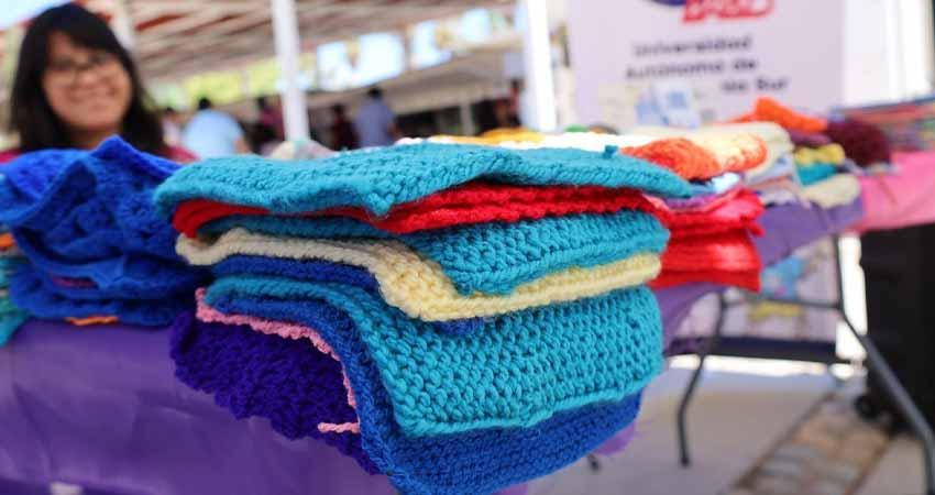 Supera UABCS meta del “Tejetón de la Inclusión” con más de 500 cuadros tejidos