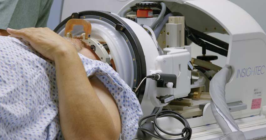 Llega a México el primer tratamiento sin cirugía para el Parkinson