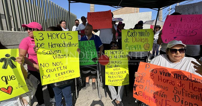 Pacientes renales exigen nuevas máquinas y personal para hemodiálisis en Clínica 38 del IMSS