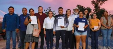 Entrega Gobierno de La Paz títulos de propiedad en Vista Hermosa