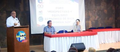 UABCS y estudiantes de Economía analizan perspectivas y equilibrio económico de Baja California Sur