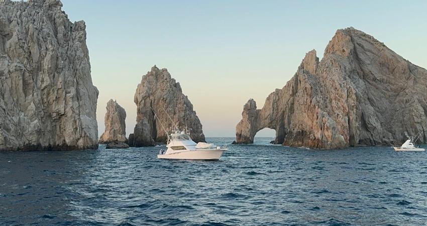 Restringen acceso al Arco de Cabo San Lucas  tras oleada de visitantes por banco de arena