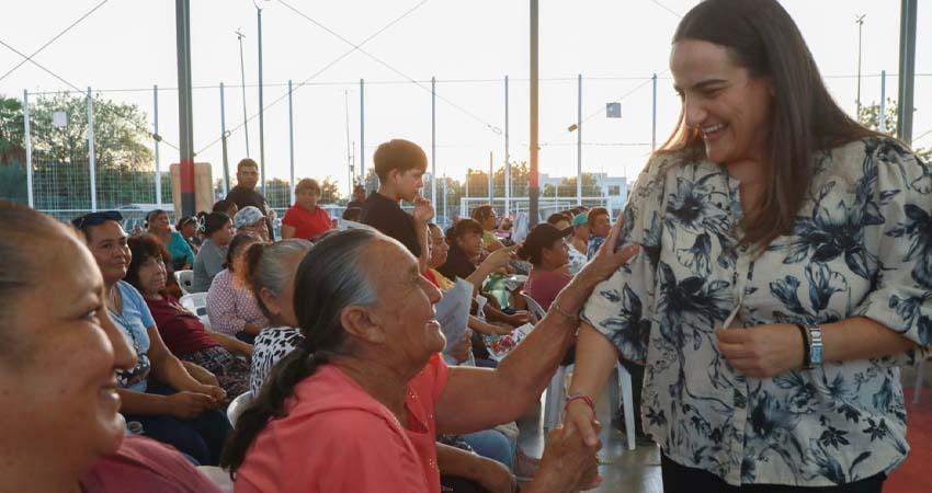 Atiende Ayuntamiento de La Paz a familias de Miramar con “Presidenta en tu Barrio”