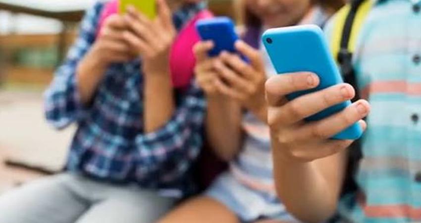 Gobierno de México analiza daño de redes sociales en niñas y niños