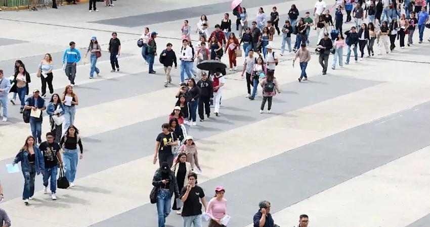 Casi la mitad de jóvenes en México enfrenta barreras para una vida digna